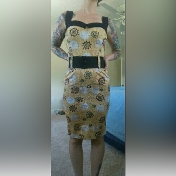 Switchblade Stiletto Rockabilly Dress - Size M
FINAL PRICE - Picture 2 of 4